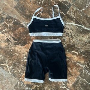 SET MATCHING BLACK AND WHITE MATCHING SET